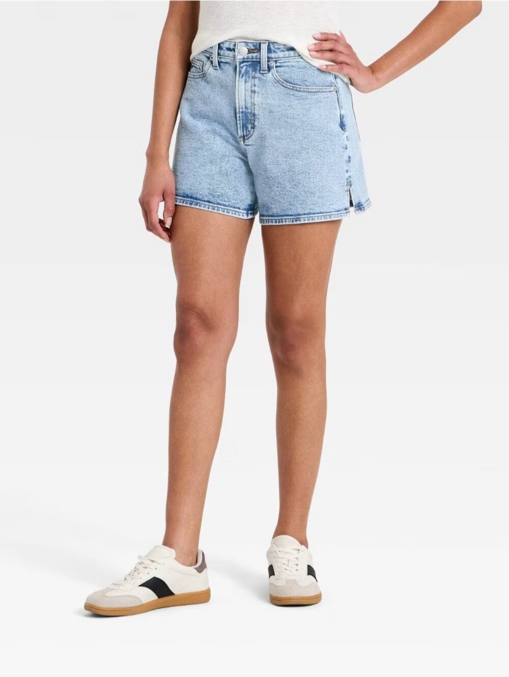 Women's High-Rise A-Line Denim Shorts 5" - Universal Thread" Light Wash 6